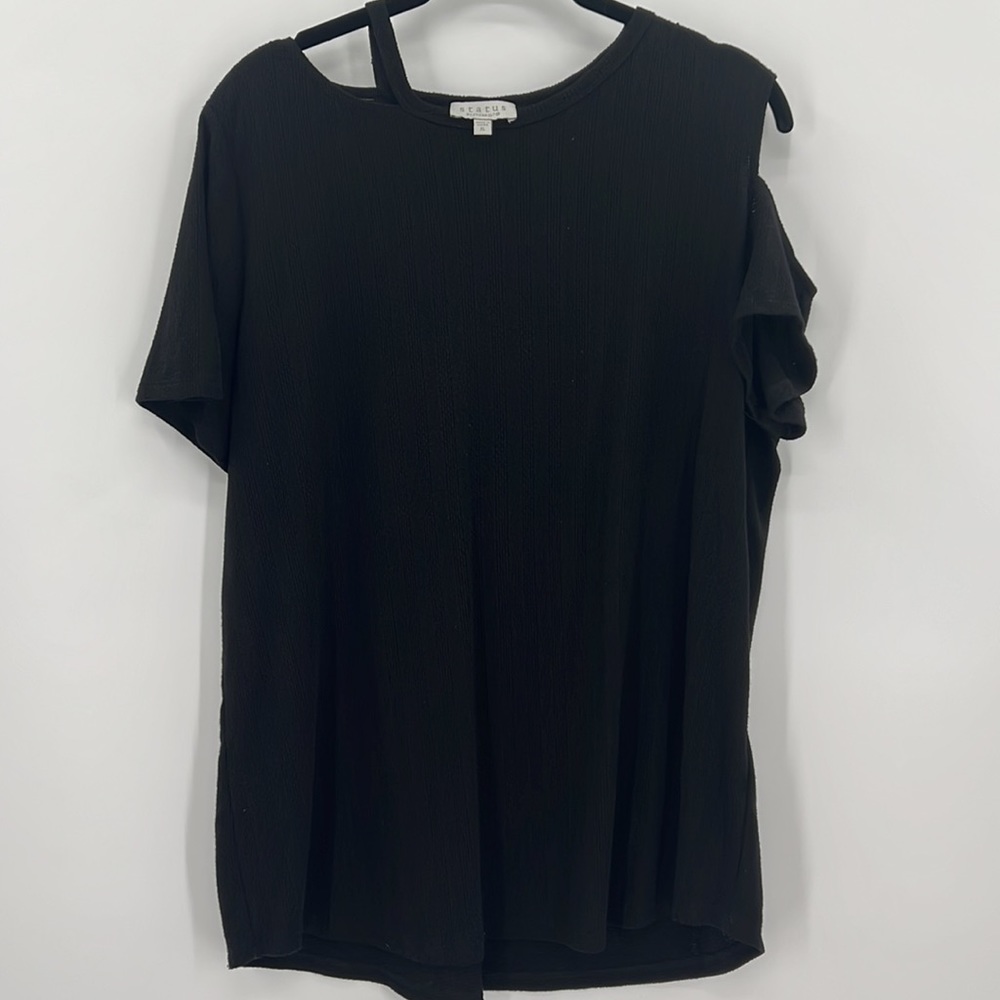 Status By Chenault Short Sleeve Uni-Cold Shoulder Top, XL